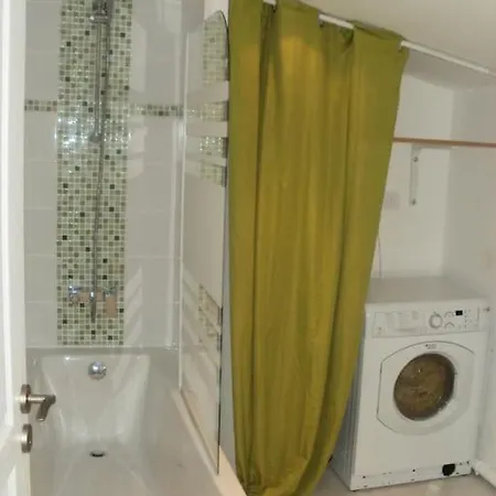 De La Buse, Secteur Calme,2 Chambres, Netflix * Седан